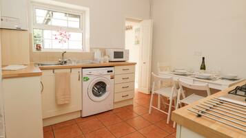 Småhus | Eget kjøkken | Kjøleskap og kjøkkenutstyr