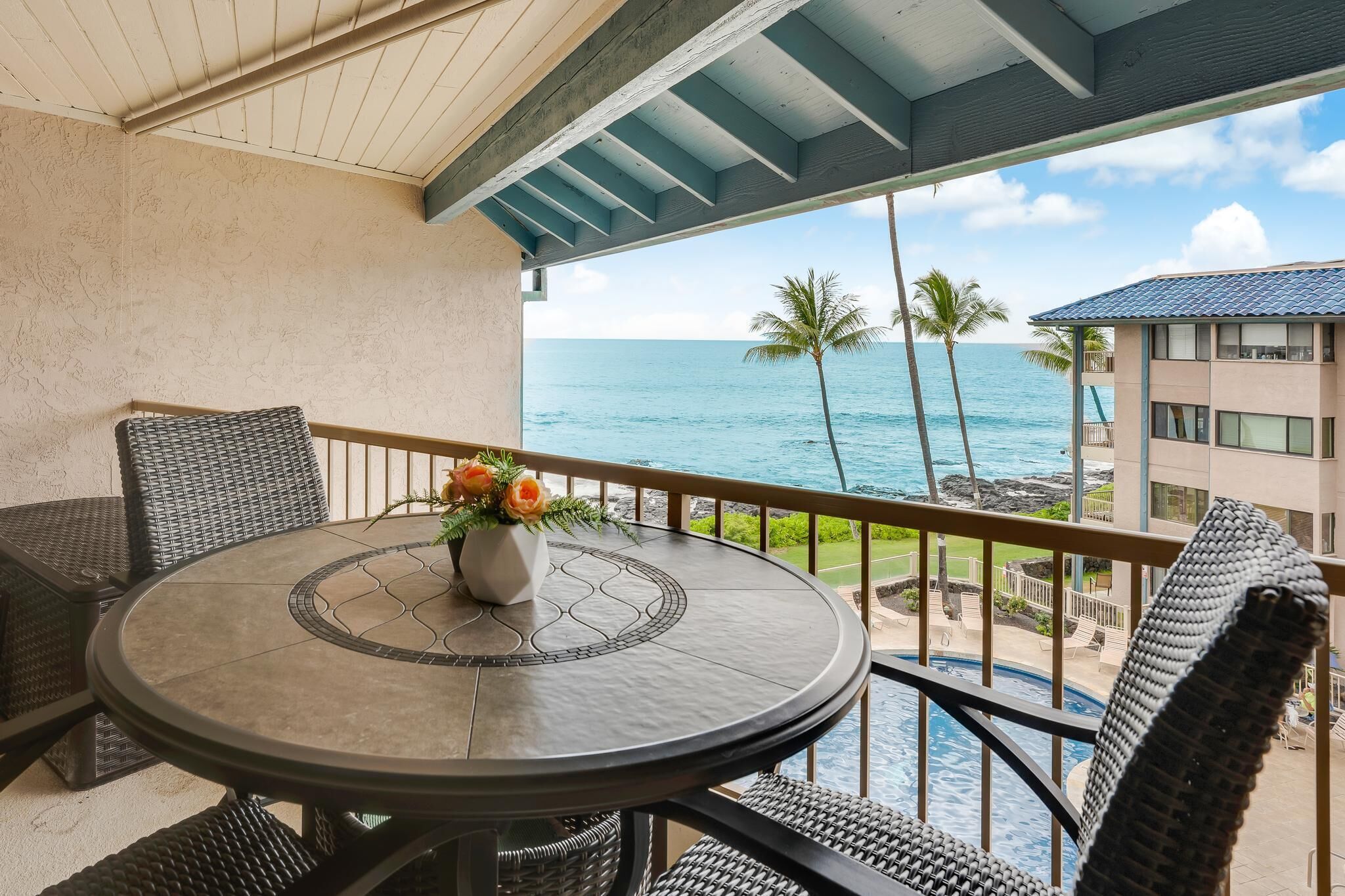 Great location and Ocean views at the Kona Reef!