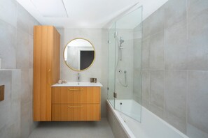 Apartment | Bathroom | Combined shower/bathtub - AmazingApartment W Views of Achziv Beach (Nahariya)