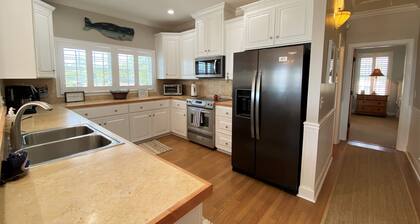 THE SALTY SOL 6 Bedrooms, 3.5 Bathrooms
