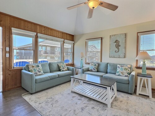 Sea Horse- Oceanside- Only a short Walk to Beach- Community Pool & Spa