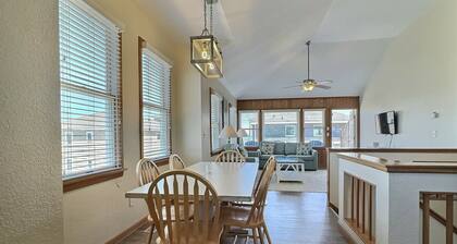 Sea Horse- Oceanside- Only a short Walk to Beach- Community Pool & Spa