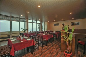Restaurant - Jagjeet Hotel Pradhan (Darjeeling)