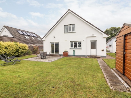 Exterior. 17 Clover Hill