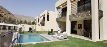 Villa Garden & Pool View