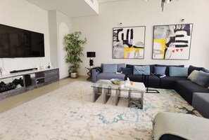 Smart TV - Villa Garden & Pool View  (Bandar Jissah)