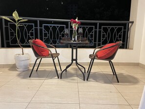 Outdoor dining - perfect apartment (Nairobi)