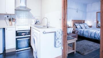 Réfrigérateur, micro-ondes, four, bouilloire électrique