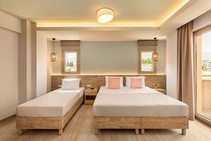Habitación familiar | Cortinas blackout, insonorización, cunas gratuitas y wifi gratis 