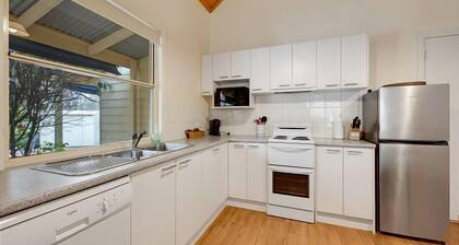 AVC - Birch Cottage, Bright