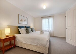 2 bedrooms, iron/ironing board, WiFi, bed sheets - AVC - Birch Cottage, Bright (Bright)