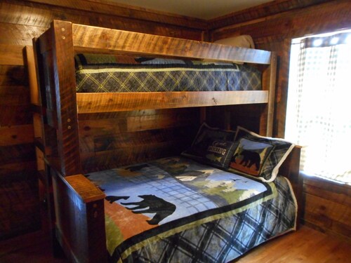 Post and beam cabin with king  and bunk