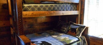 Post and beam cabin with king  and bunk