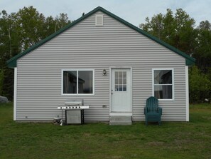 Exterior - Post and beam cabin with king and bunk (Shirley Mills)