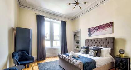 Stunning 5 bedroom apt, close to city centre, SEC, Hydro and motorway