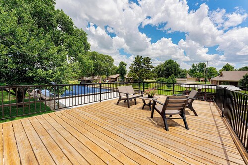 TOP-RATED! HOT TUB, KAYAKS, FISHING, BOAT DOCK! Granbury Paddle and Play Escape!