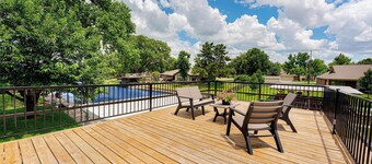 TOP-RATED! HOT TUB, KAYAKS, FISHING, BOAT DOCK! Granbury Paddle and Play Escape!