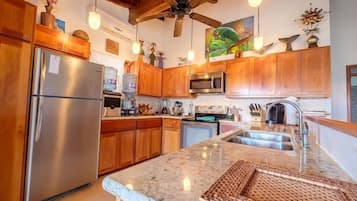 Condo, 3 phòng ngủ | Bếp riêng | Lò vi sóng, bếp nấu, máy xay thực phẩm