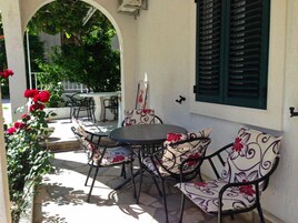 Apartment, 1 Queen Bed | Balcony