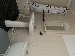 Baignoire, papier toilette