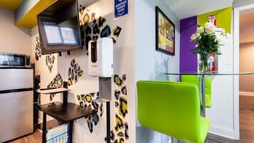 Fridge, microwave, oven, coffee/tea maker