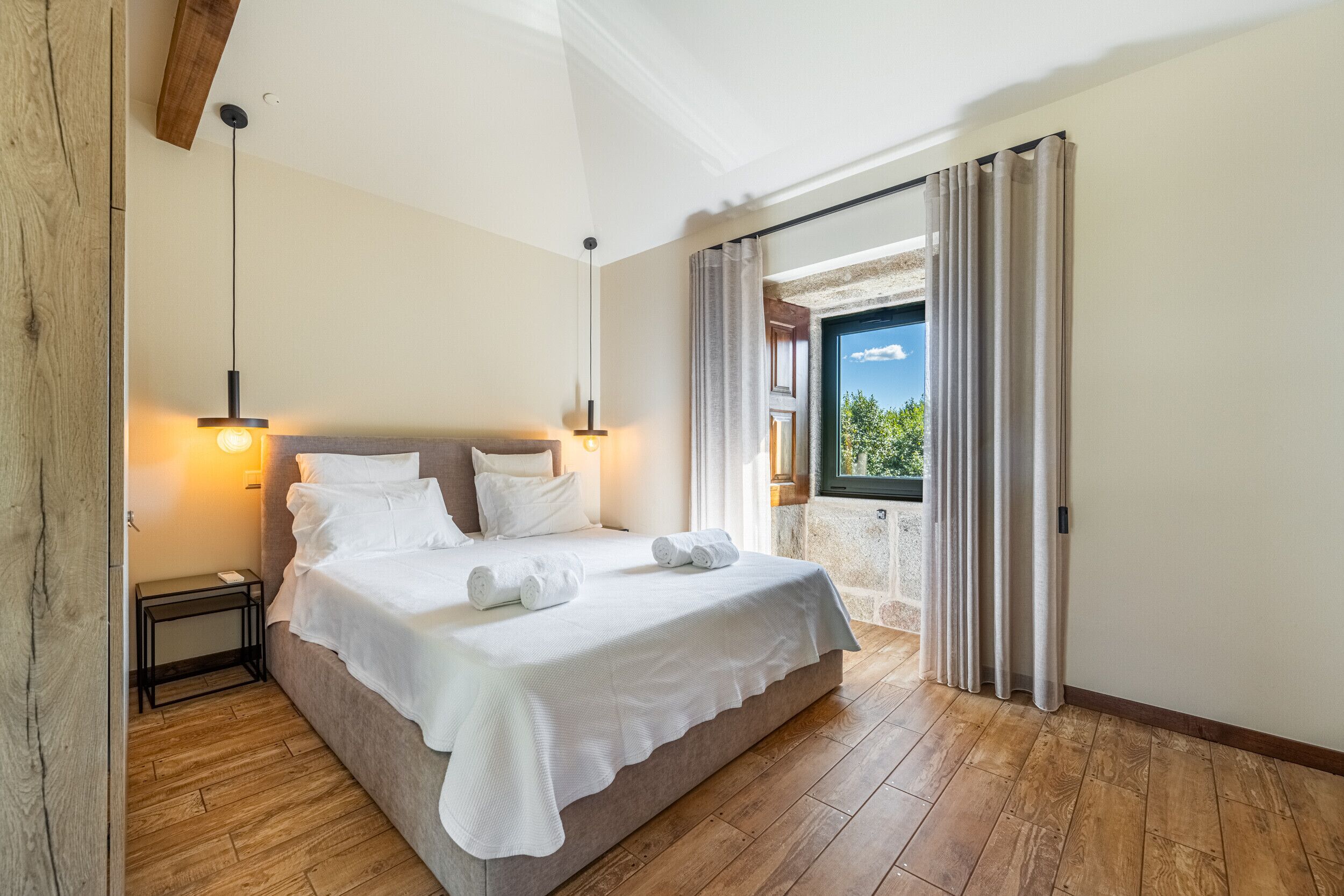 6 slaapkamers, een strijkplank/strijkijzer, reisbedje, gratis wifi