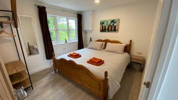 3 bedrooms, iron/ironing board, travel cot, free WiFi