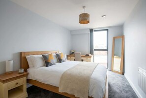 1 bedroom, desk, iron/ironing board, WiFi