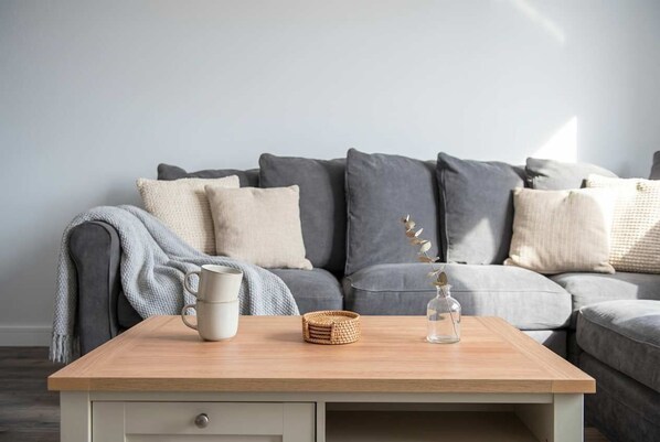 TV, offices - Modern 1BED Central Birmingham Apartment- Sleeps 4 (Birmingham)