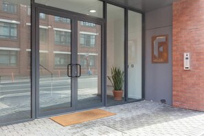 Exterior detail - Modern 1BED Central Birmingham Apartment- Sleeps 4 (Birmingham)