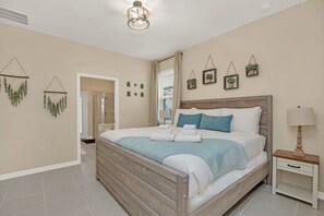 6 habitaciones, tabla de planchar con plancha, cuna de viaje y wifi