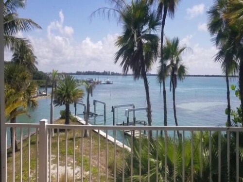 Boaters Paradise  ***Palm Point*** Little Gasparilla North Canal on the POINT