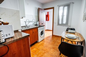 茶具/咖啡用具、冰箱、微波炉、炉灶