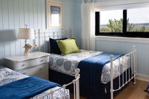 3 bedrooms, desk, free WiFi, bed sheets