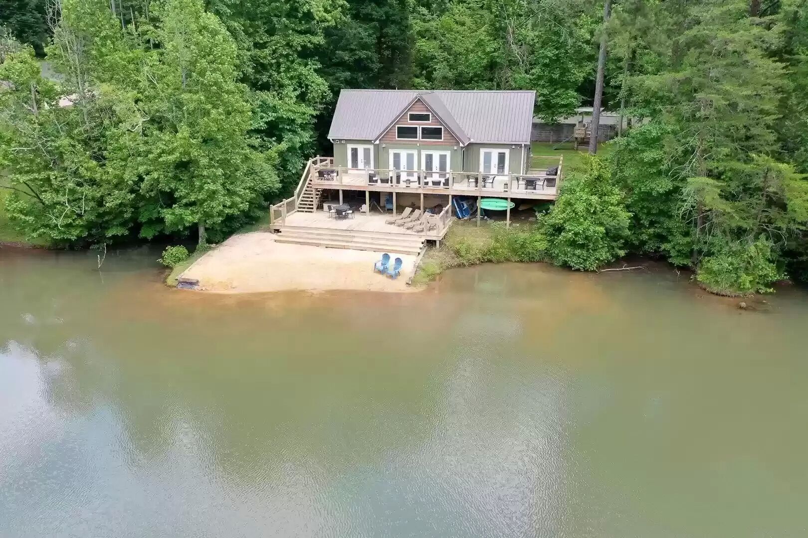 "Lakin' it Easy" Lakefront property w/ private beach! Gated community. Sleeps 7