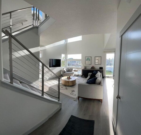 TV, fireplace, ping pong