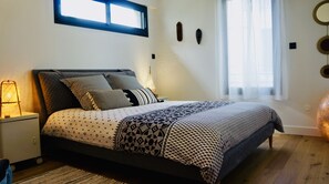 4 bedrooms, iron/ironing board, travel crib, free WiFi - A haven of peace with terrace and parking (Bordeaux)