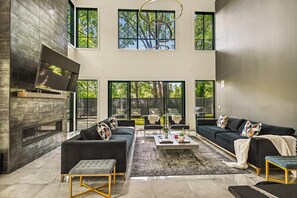 Smart TV, chimenea, videojuegos y impresora 