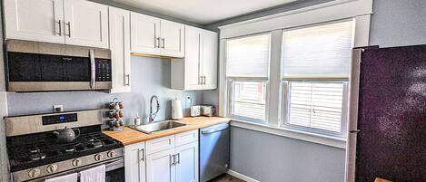 Refrigerador, microondas, horno, placa de cocina