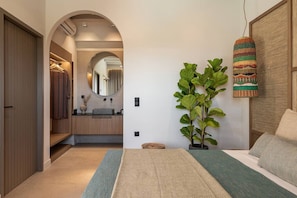 2 chambres, coffres-forts dans les chambres, bureau
