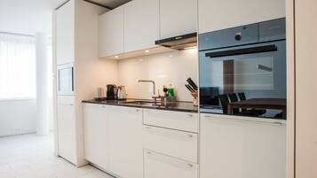 Superior-Apartment | Eigene Küche | Großer Kühlschrank, Ofen, Herdplatte, Geschirrspüler