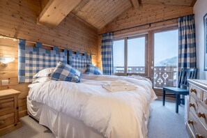 5 bedrooms, iron/ironing board, travel crib, free WiFi