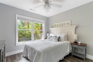 2 slaapkamers, een strijkplank/strijkijzer, reisbedje, gratis wifi