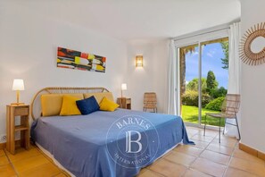 5 slaapkamers, een kluis op de kamer, een strijkplank/strijkijzer