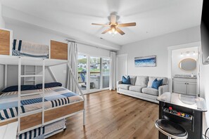 5 bedrooms, desk, iron/ironing board, travel crib