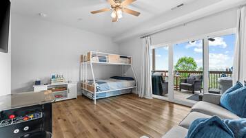 5 chambres, bureau, fer et planche à repasser, lit parapluie