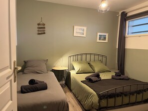 2 bedrooms, travel cot, free WiFi, wheelchair access - Bélicine, seafront apartment for 5 people  (LE CROTOY)
