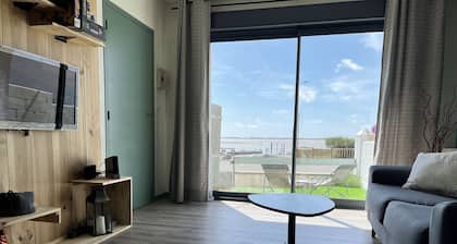 Bélicine, seafront apartment for 5 people
