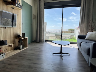 Bélicine, seafront apartment for 5 people