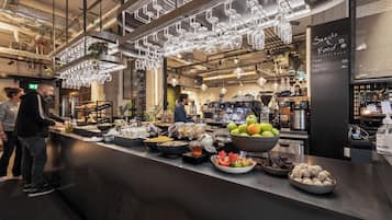 Daily continental breakfast (SEK 125 per person)